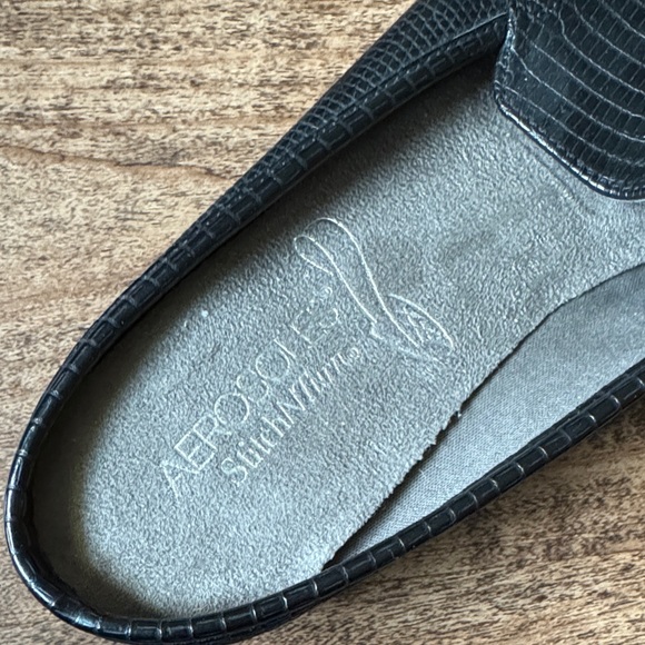 AEROSOLES Black Crocodile Pattern Women’s Loafers - Picture 2 of 5